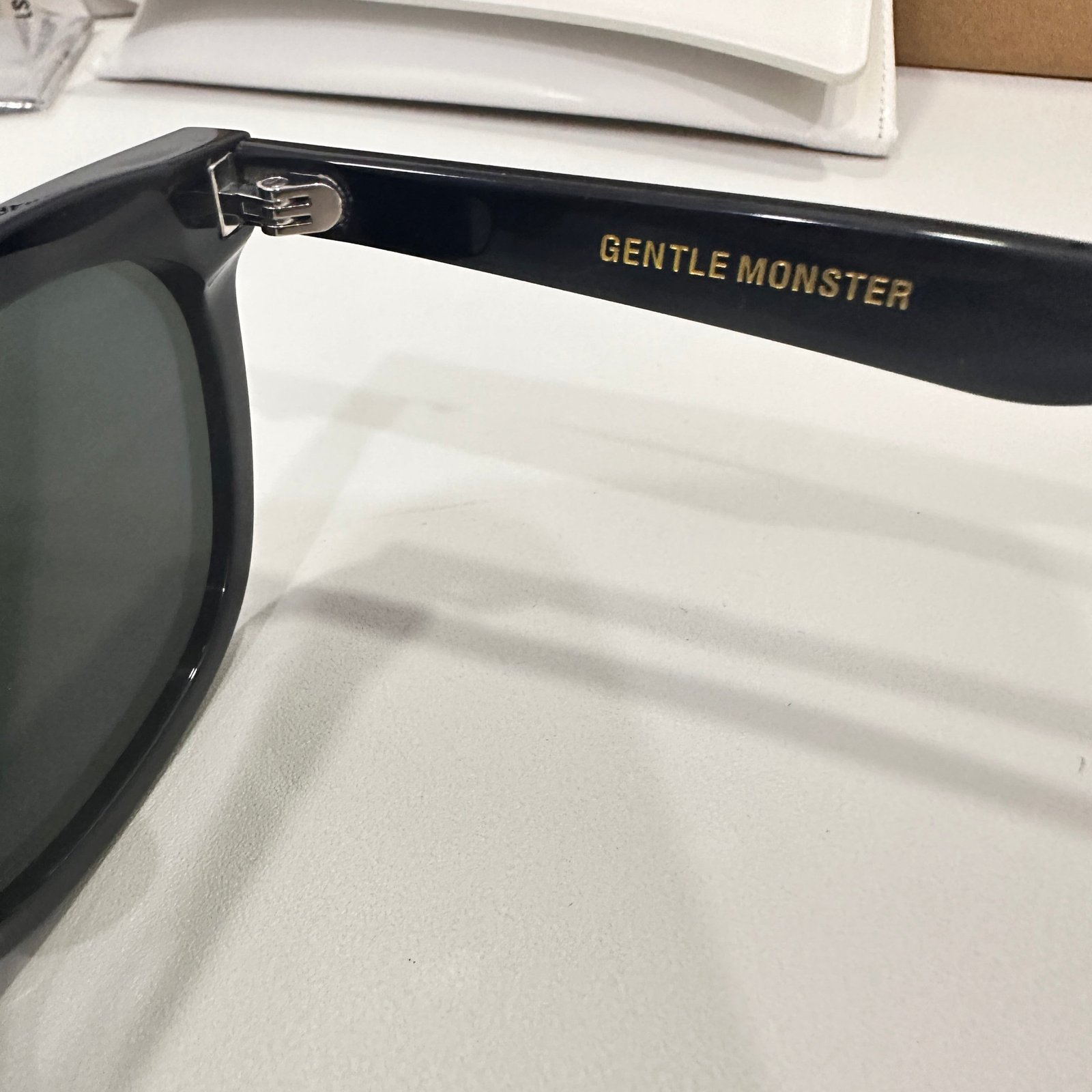 Heizer 01 – BTSGLASSES