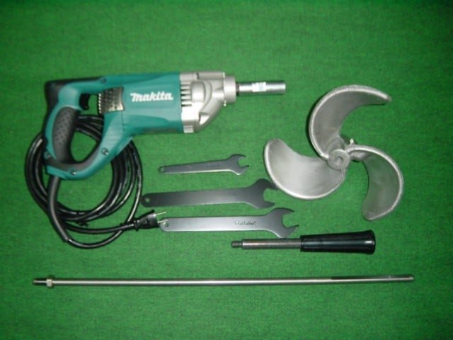 マキタ UT2204 カクハン機 AC100V 高粘度材料の攪拌に 樹脂ボデイで