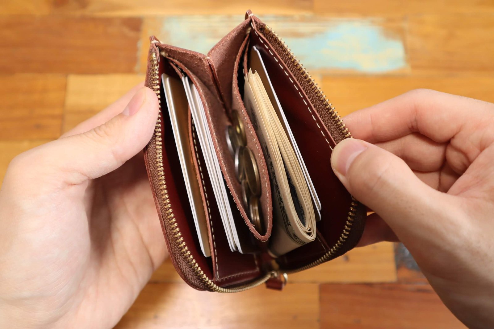 レビュー】土屋鞄製造所 ディアリオ ハンディLファスナー。コンパクト